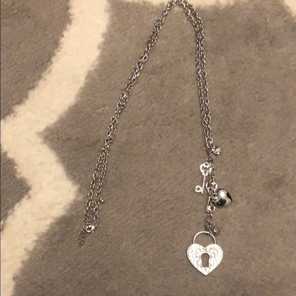NWOT Key To My Heart Necklace - Picture 6 of 6